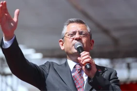 ak-parti-mitinginde-attiklari-sloganla-cumhurbaskanini-kizdiran-eytli-kumeye-ozgur-ozel-sahip-cikti-erdogan-9KvQrfFK.jpg