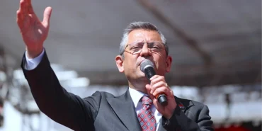 ak-parti-mitinginde-attiklari-sloganla-cumhurbaskanini-kizdiran-eytli-kumeye-ozgur-ozel-sahip-cikti-erdogan-9KvQrfFK.jpg