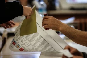 ak-partiden-sandiklarin-acilmasina-dakikalar-kala-aciklanan-secim-anketine-reaksiyon-M4BYzqR7.jpg