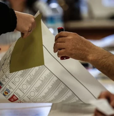 ak-partiden-sandiklarin-acilmasina-dakikalar-kala-aciklanan-secim-anketine-reaksiyon-M4BYzqR7.jpg
