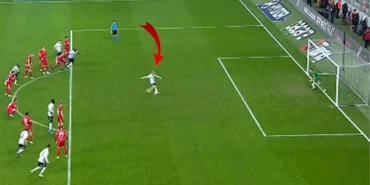 alanlarda-nadir-gorulen-anlar-besiktasin-penaltisi-neden-gecerlilik-kazanmadi-RNPq9EH7.jpg