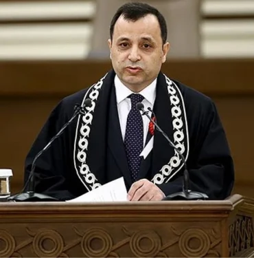 anayasa-mahkemesinde-secim-heyecani-zuhtu-arslanin-koltuguna-oturacak-yeni-lider-bugun-muhakkak-oluyor-AnhUJY1u.jpg