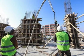 antalyada-insaat-kesiminde-gunlugu-3-bin-liraya-calisacak-insaat-calisani-bulunamiyor-Oq7BOSy9.jpg