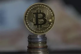 bitcoinde-yeni-rekor-71-bin-dolari-asti-LIntch28.jpg