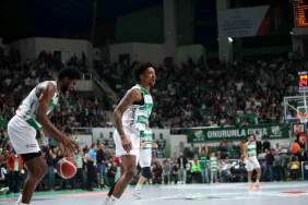 bursaspor-erkek-basketbol-ekibi-jordan-floyd-ile-yollarini-ayirdi-qGfpPK9t.jpg