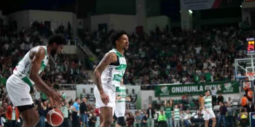 bursaspor-erkek-basketbol-ekibi-jordan-floyd-ile-yollarini-ayirdi-qGfpPK9t.jpg