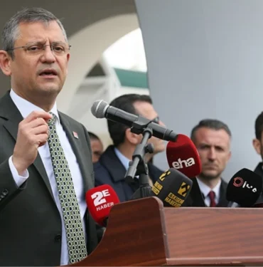 chp-baskani-ozgur-ozelden-cumhurbaskani-erdoganin-bu-oyun-uygunca-kirlendi-kelamlarina-cevap-XtI6nhle.jpg