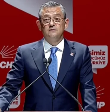 chp-lideri-ozgur-ozel-sonuclari-degerlendirirken-gozyaslarini-tutamadi-lEfaFq9i.jpg