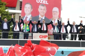 chpnin-balikesir-edremit-mitinginde-buyuk-gaf-ezan-ne-vakit-okunuyor-ben-zayifim-bu-konuda-uCDNXe8K.jpg