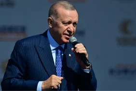 cumhurbaskani-erdogan-ekrem-denen-arkadasla-istanbul-30-yil-geriye-gitti-UphMjxGr.jpg