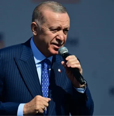 cumhurbaskani-erdogan-ekrem-denen-arkadasla-istanbul-30-yil-geriye-gitti-UphMjxGr.jpg