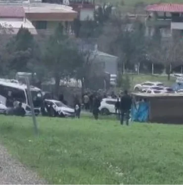 diyarbakirda-oy-verme-sureci-sirasinda-silahli-sopali-hengame-cikti-cok-sayida-kisi-yaralandi-7JKfUijw.jpg
