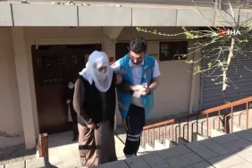 diyarbakirda-yasli-ve-hastalar-meskende-sihhat-hizmetleri-takimlarinin-yardimiyla-oylarini-kullandi-NYJBbwvt.jpg