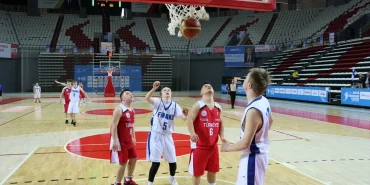 down-sendromlu-ulusal-basketbol-grubu-finlandiyayi-yendi-suUdeOii.jpg
