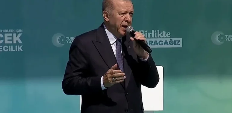 erdogandan-ozel-ve-imamogluna-her-basi-bozulan-tekme-tokat-daliyor-pCDPgGvP.jpg