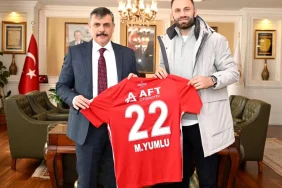 erzurumspor-kaptani-mustafa-yumlu-vali-mustafa-ciftciyi-ziyaret-etti-p1Xa3K7m.jpg