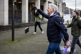 hollandada-irkci-pegida-onderi-tekrar-kuran-i-kerime-saldirdi-1sLYPiwN.jpg