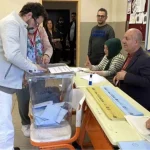 ilker-aksum-oy-kullanirken-pusulanin-katlanmasinin-guc-oldugunu-belirtti-N8WhrCzU.jpg