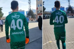 imaj-kadikoyden-bir-vatandas-oy-kullanmaya-livakovic-formasiyla-gitti-VW6enByv.jpg