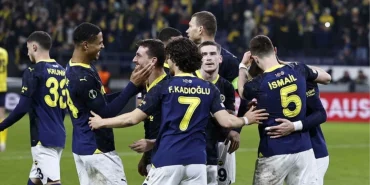 ismail-kartal-kara-kara-dusunuyor-fenerbahce-trabzonda-diken-ustunde-olacak-1FKi5YVZ.jpg