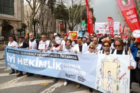 istanbul-kadikoyde-sihhat-calisanlarindan-14-mart-tip-bayrami-yuruyusu-1J2uHx6L.jpg