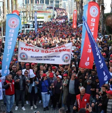 izmir-buyuksehir-belediyesinde-vazifeli-6-bin-emekci-aksiyona-cikti-kent-ulasiminda-aksama-yasandi-rTBN3YUl.jpg