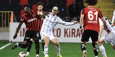 kara-kartal-agir-yarali-besiktas-gaziantep-fkye-deplasmanda-2-0-yenildi-FTq2UlFS.jpg