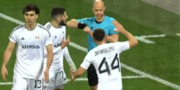 kimse-bunu-beklemiyordu-azeri-futbolcunun-hakeme-yaptigi-hareket-degerliye-patladi-gIMzvgaw.jpg