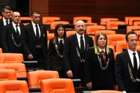 meclisin-sir-kupleri-2si-bayan-8-kavas-siyasi-tarihine-yakindan-taniklik-ediyor-fvBsh9aZ.jpg