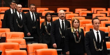 meclisin-sir-kupleri-2si-bayan-8-kavas-siyasi-tarihine-yakindan-taniklik-ediyor-fvBsh9aZ.jpg