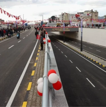 menemene-tarihi-yatirim-chpli-buyuksehirin-yapamadigini-ak-partili-ilce-belediyesi-yapti-SCBeTUgv.jpg