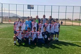 nigdede-okul-sporlari-mahalli-futbol-karsilasmalari-tamamlandi-yJmGlO8Z.jpg