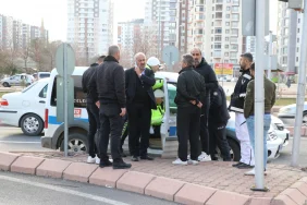 olumlu-kazaya-karisan-kayserispor-lideri-ali-camli-kirmizi-isikta-gecip-birdenbire-onume-geldi-HZJwUcAO.jpg