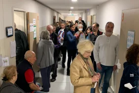 oy-pusulasinin-4-tane-olmasi-istanbulda-yogunluga-neden-oldu-NyT1F2De.jpg