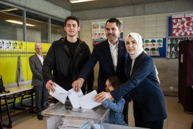 oyunu-kagithanede-kullanan-ibb-lider-adayi-kurum-31-martta-gunes-dogacak-yNzaOeB3.jpg