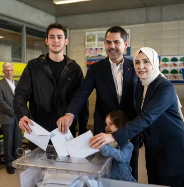 oyunu-kagithanede-kullanan-ibb-lider-adayi-kurum-31-martta-gunes-dogacak-yNzaOeB3.jpg