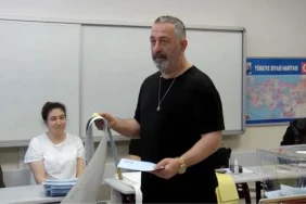 oyunu-kullanan-cem-yilmaz-sandik-basindaki-kelamlariyla-guldurdu-qP9Q34LT.jpg