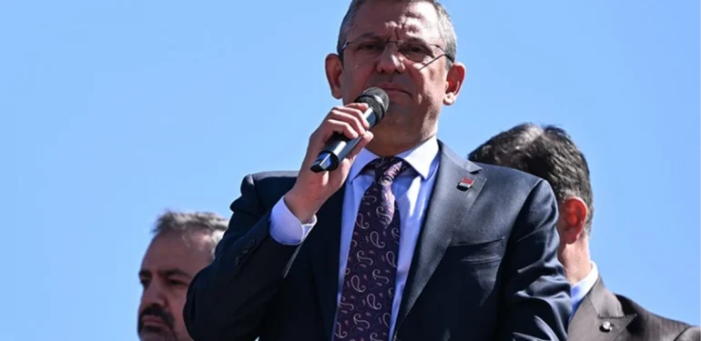 ozgur-ozelden-cumhurbaskani-erdogana-hamza-dagi-izmire-kayyim-atamaya-calisiyor-U3nSGFuU.jpg