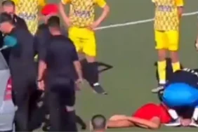 simdi-omrunun-baharindaydi-karnina-tekme-alan-17-yasindaki-futbolcu-alanda-hayatini-kaybetti-uT7bWZdh.jpg