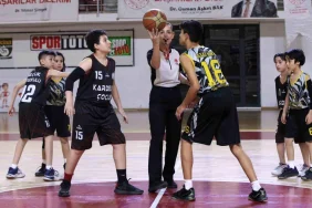 sivasta-okul-sporlari-kucukler-kiz-erkek-basketbol-kume-maclari-devam-ediyor-VFdxSJIt.jpg