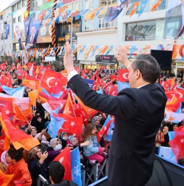 sultanbeylide-ak-parti-adayi-ali-tombas-acik-orta-onde-XSUiG8UX.jpg