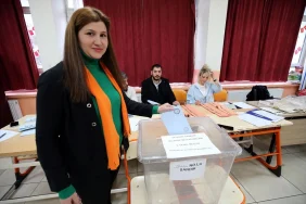 turkiye-sandik-basinda-32-vilayette-oy-verme-sureci-basladi-yAImDO3M.jpg