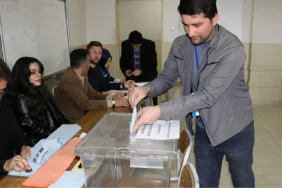 turkiye-sandik-basinda-istanbul-ve-ankara-dahil-49-vilayette-oy-verme-sureci-basladi-BjhJf3q9.jpg