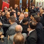 umit-ozdag-partililer-ortasinda-cikan-hengameye-ofkelendi-afganlar-mi-geldi-buraya-suriyeliler-mi-girdi-QbIWGGYL.jpg