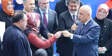zelzele-konutlari-teslim-merasiminde-cumhurbaskani-erdogan-ile-vatandas-ortasinda-enteresan-diyalog-RWN38crO.jpg