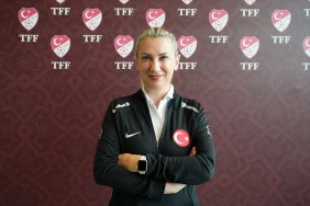 a-ulusal-bayan-futbol-ekibi-teknik-yoneticisi-necla-gungor-kiragasi-isvicre-maci-degerli-bir-WriDg81s.jpg