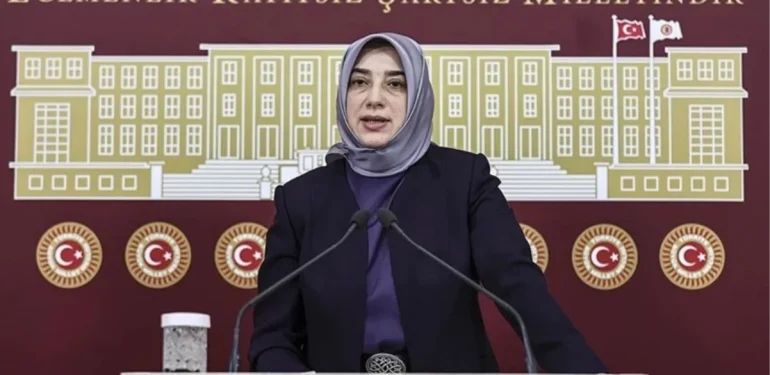 ak-partide-hasret-varlikli-savlarina-yalanlama-misyonunun-basinda-AK6F6wPC.jpg