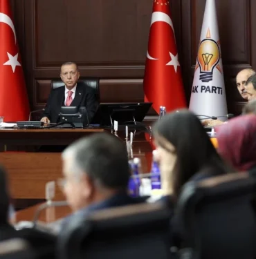 ak-partide-secim-sonrasi-birinci-myk-yarin-toplaniyor-6-isim-topun-agzinda-VKUFFmd2.jpg