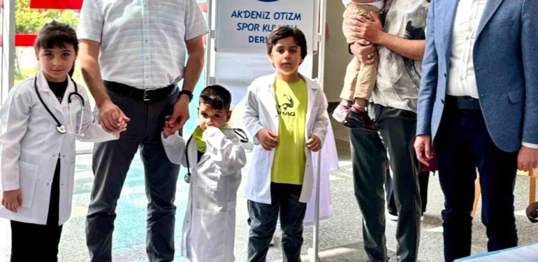 Antalya’da Otizmli Çocuklara Doktor Önlüğü ve Stetoskop Armağan Edildi