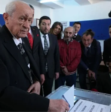 bahceli-erken-secim-tezlerine-sert-cikti-tek-sozle-aymazlik-ve-ahlaki-carpikliktir-bDedpvCe.jpg